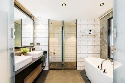 Honeymoon Suite