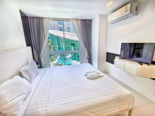 Suite with Pool View