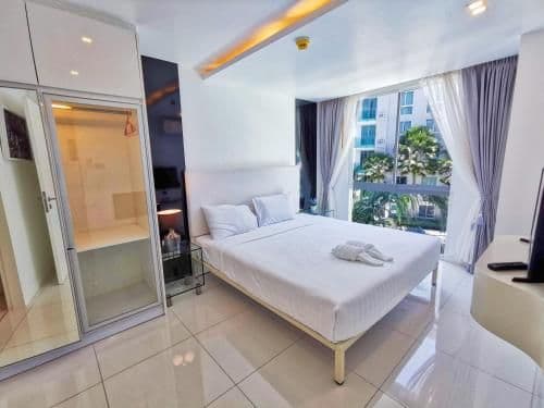 Suite with Pool View