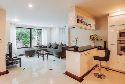 芭提雅市中心4间卧室泳池别墅好莱坞旁边 (4Bedroom Pool Villa in Downtown Pattaya)4