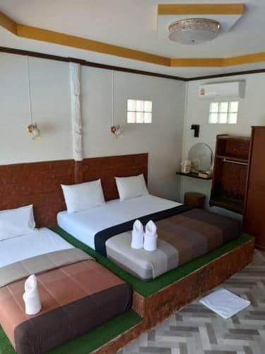 King Suite with Pool View