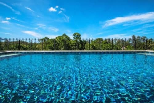 Apartment with Pool View