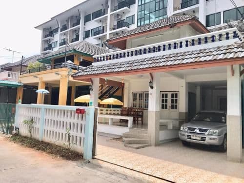 บ้านพักริมหาดบางแสน โบ๊ท เฮาส์ท บ้านพักริมหาดบางแสน โบ๊ท เฮาส์ท