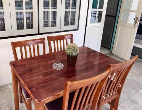 บ้านพักริมหาดบางแสน โบ๊ท เฮาส์ท บ้านพักริมหาดบางแสน โบ๊ท เฮาส์ท