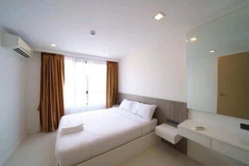 Queen Room with Pool View