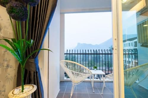 Suite with Mountain View