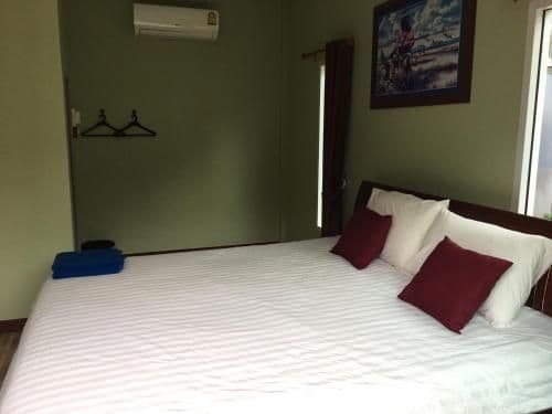 Deluxe Room (2 Adults + 1 Child)