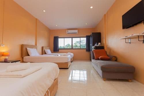 Deluxe Family Room