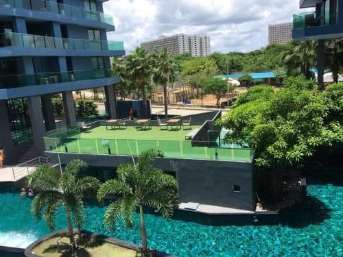 Apartment with Pool View