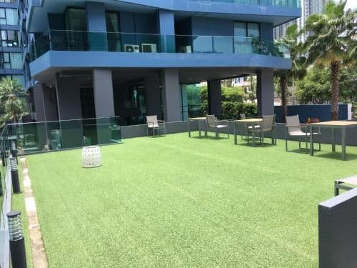 Apartment with Pool View