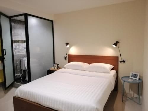 Standard Queen Room ( No Window)