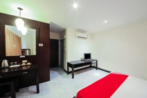 OYO 244 Roar Inn Patong near Patong Hospital4