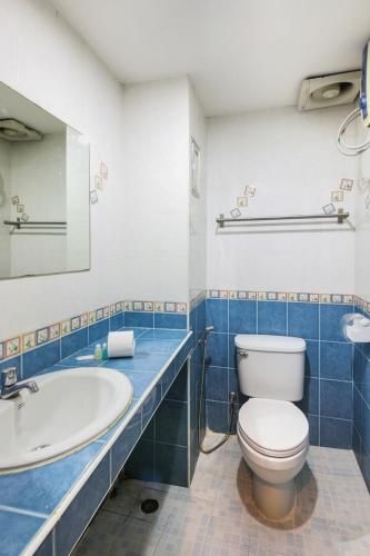 OYO 244 Roar Inn Patong near Patong Hospital1