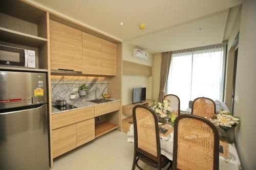 One Bedroom Grand Corner Sea View