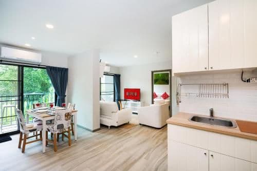 2BDRM 2nd Floor Overlooking the Pool Free Netflix G203-G204 2BDRM 2nd Floor Overlooking the Pool Free Netflix G203-G204