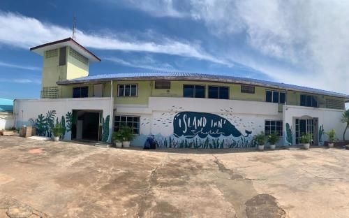 Island Inn0