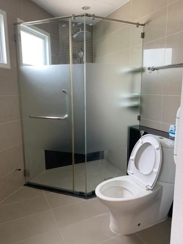 Spacious 2BR-Condo for 4 Guests in Huai Khwang3