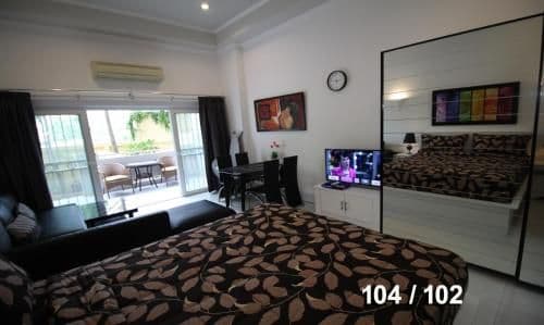 Deluxe Apartment with Private Garden - 102