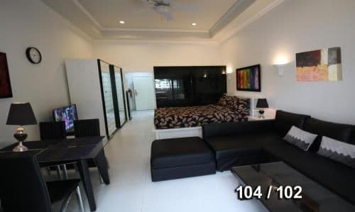Deluxe Apartment with Private Garden - 102