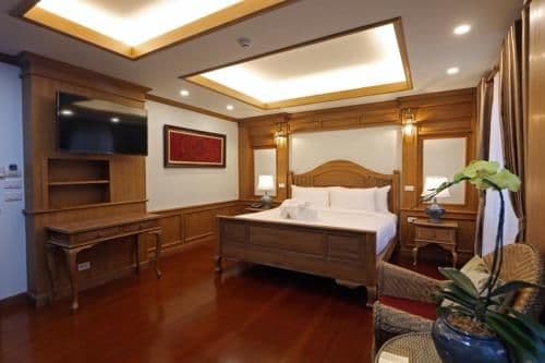 Deluxe Suite with Spa Bath
