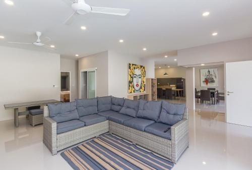 Shushi Apartment1