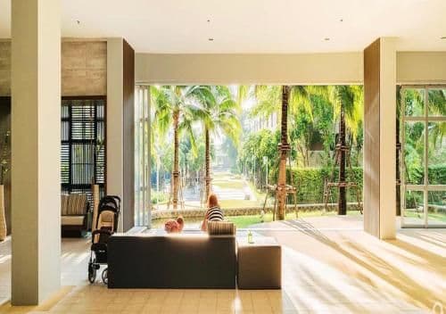 Apartment with Pool View