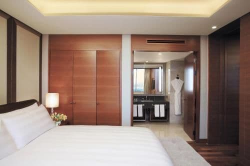 Superior Suite Double with Airport View