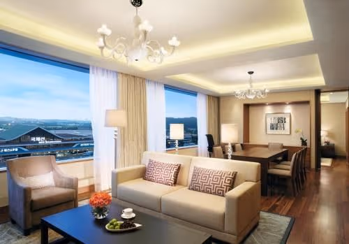 Premier Suite Double with Airport View