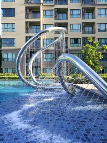 Apartment with Pool View