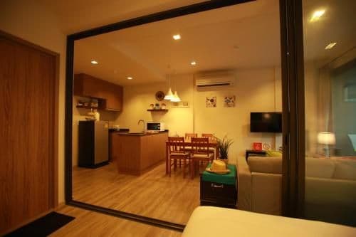 Apartment with Pool View