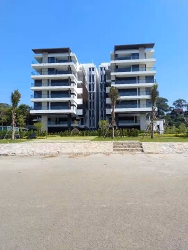 Beachfront Executive Studio3