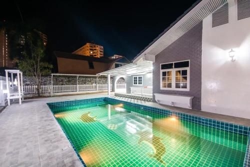 Pattaya City Villa 5Bdr 5Bth Free Electricity 39B4