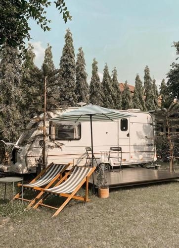 รถบ้านไนซ์ไนท์ (Nice Nite Campervans)0