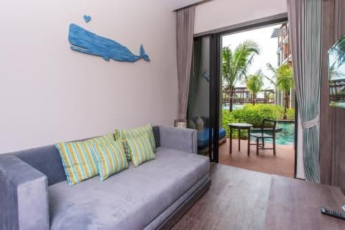 Deluxe Suite Pool Access - Jacuzzi