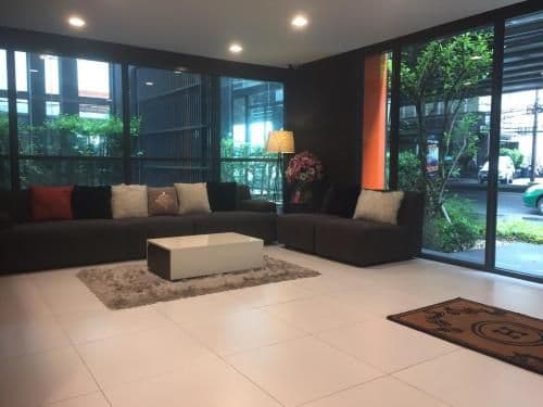 Deluxe Two-Bedroom Apartment