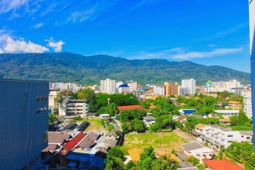 Apartment with Mountain View