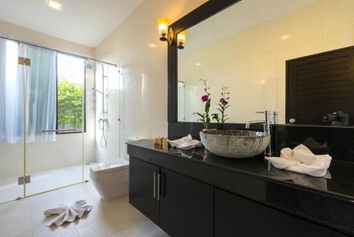 Fully serviced Grand Villa Luxury Holidays Phuket2