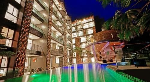 Apartment with Pool View