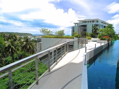 Apartment with Pool View