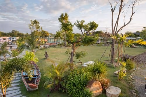 Bungalow with Garden View