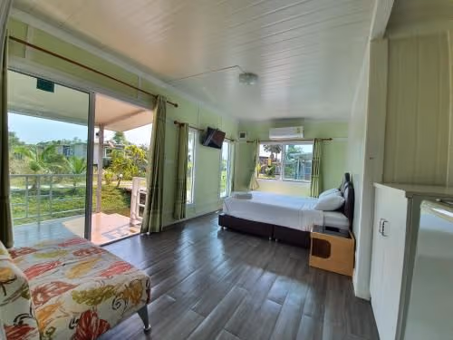 Bungalow - Water Front