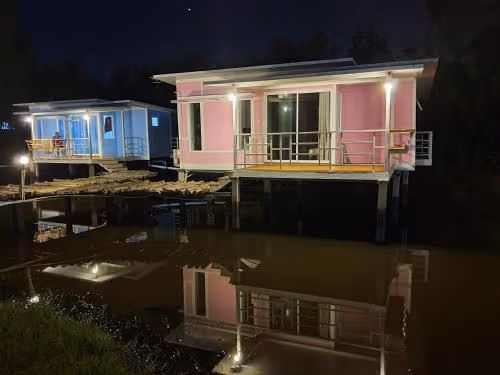 Bungalow - Water Front