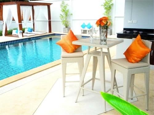 Villa with Garden View