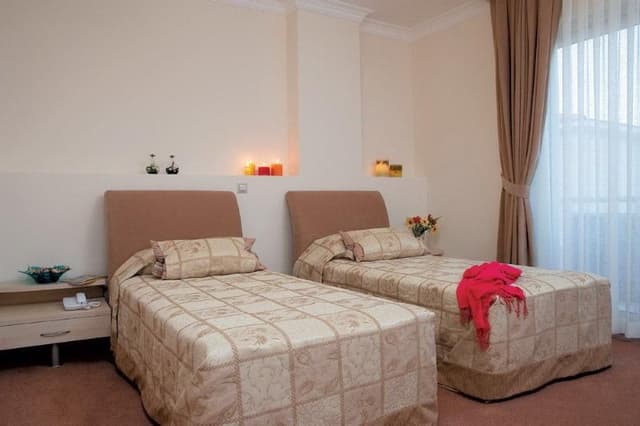 SUITE CAPACITY 2