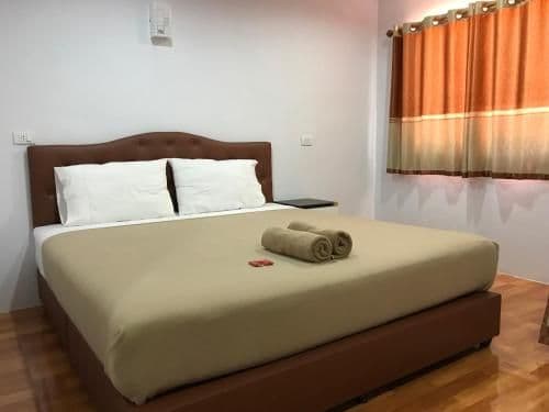 Deluxe Double Room (2 Adults + 1 Child)