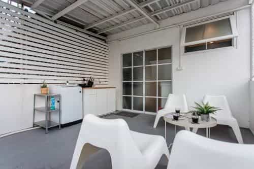 B4 Locally comfy Large room 3mins walk to MRT B4 Locally comfy Large room 3mins walk to MRT