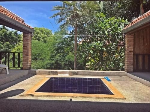 Tropical Hillside Villa0