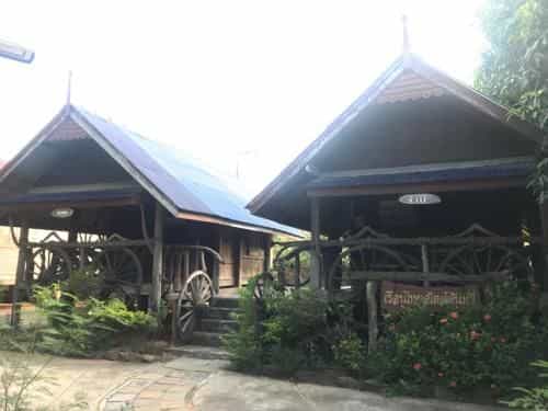 สวนอาหารบ้านล้อเกวียน สวนอาหารบ้านล้อเกวียน