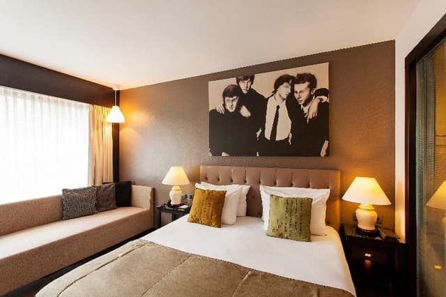 SINGLE LUXURY