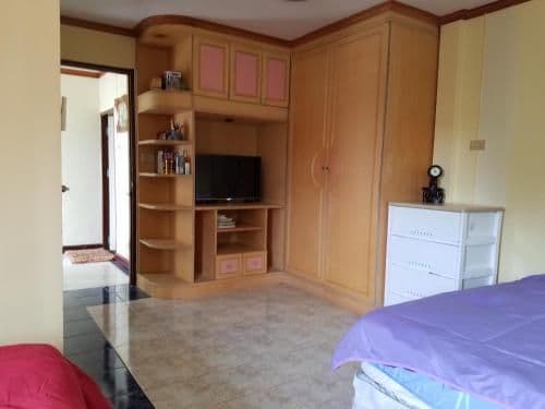 Triple Room with Balcony and Shared Bathroom